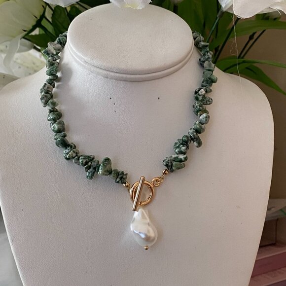 Layered Statement Necklace – Fashion Icon Must-Have - Picture 5 of 6